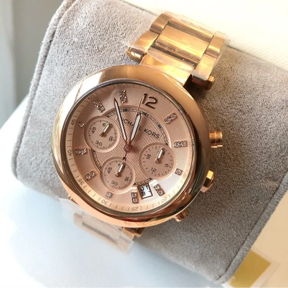 🤩💓Michael Kors women’s watch with crystal decor in rose gold finish - Picture 3 of 10